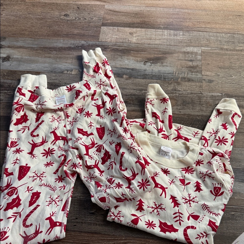 Hanna Andersson Cream Long-Sleeve Top with Red Reindeer Print